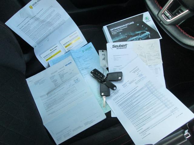 Octavia III RS 169KW manu�l 93000km Navi Full Led 1.majitel